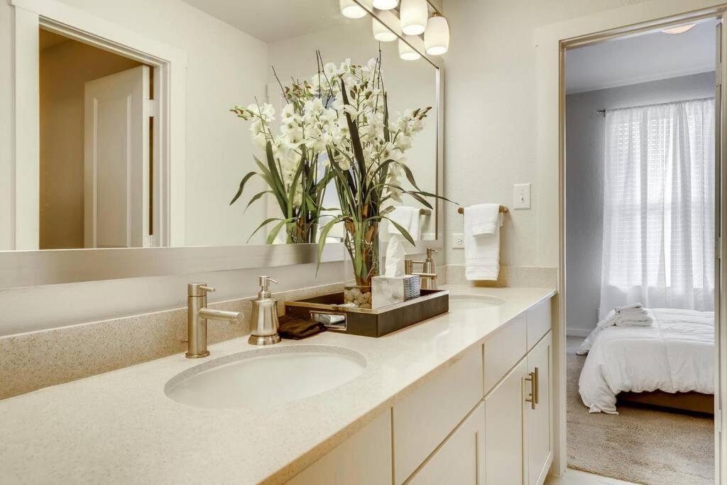 Gorgeous 4 Bed Home On St Mary'S - Minutes To Riverwalk/Pearl San Antonio Extérieur photo
