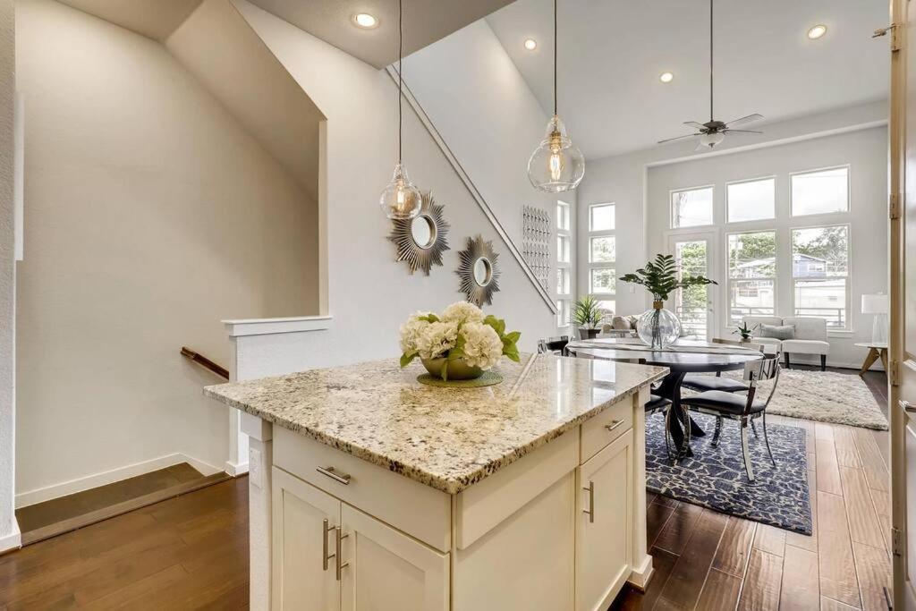Gorgeous 4 Bed Home On St Mary'S - Minutes To Riverwalk/Pearl San Antonio Extérieur photo