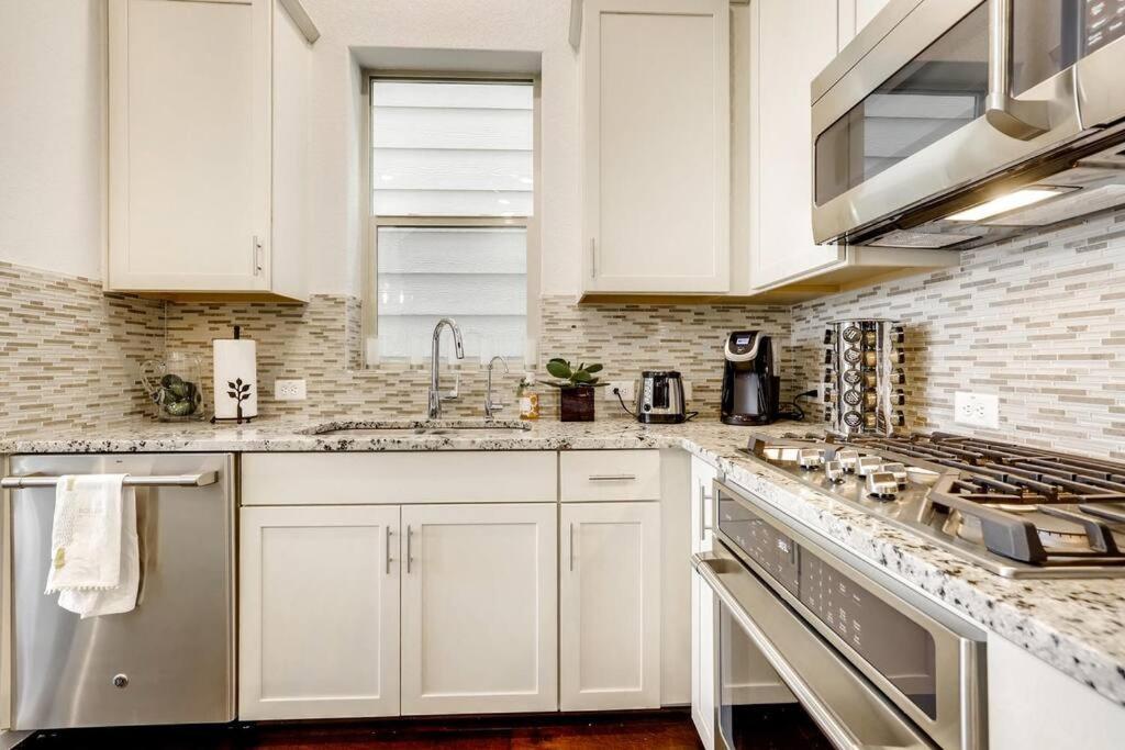 Gorgeous 4 Bed Home On St Mary'S - Minutes To Riverwalk/Pearl San Antonio Extérieur photo